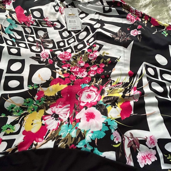 PONCHO, PINK FLORAL (Black, White, Pink, Yellow, Green), ONE SIZE, CANADIAN MADE - Picture 10 of 10